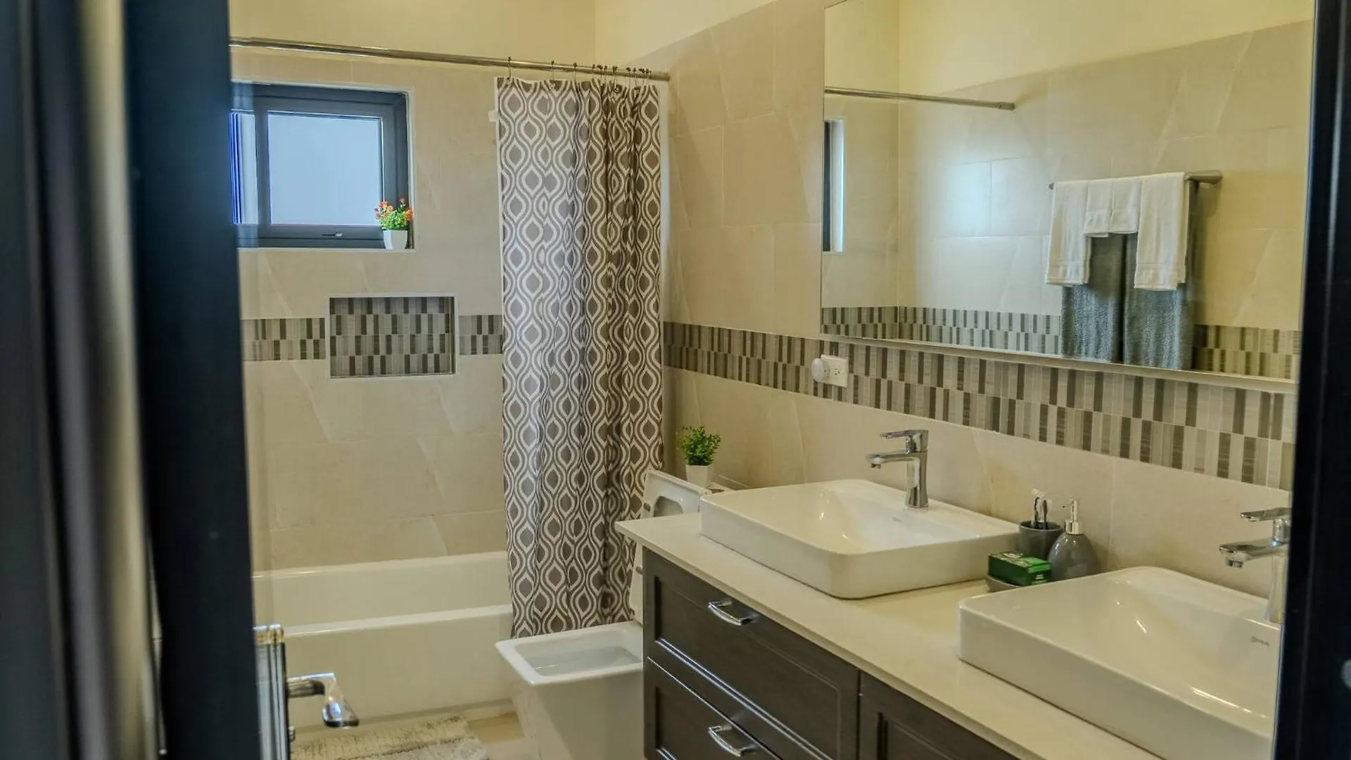 The Luxe Escape Luxury Suite Ocho Rios Ferienhaus